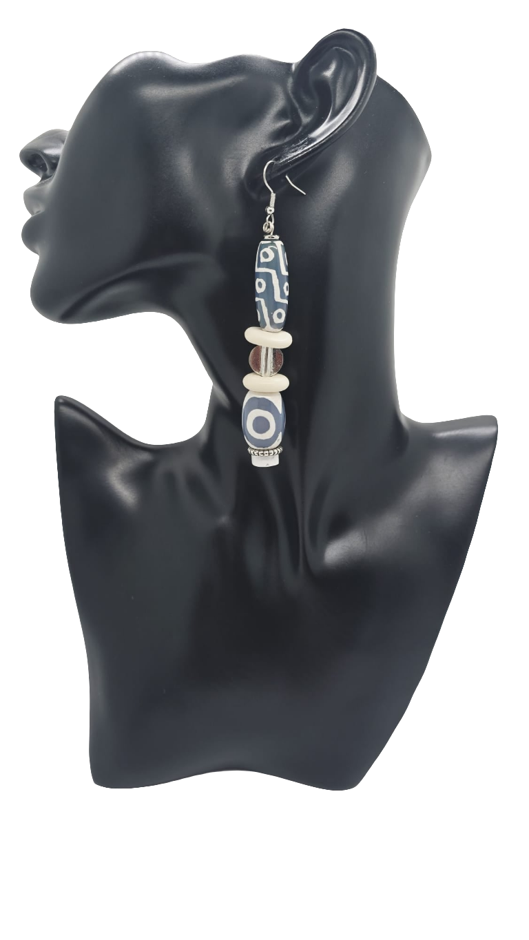 Grey and white earrings (Savage 1549)