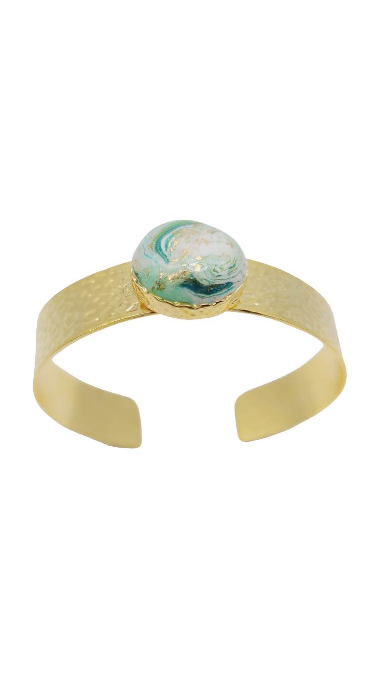 Gold Hammered Plated Brass Bracelet with green swirl clay (Bracelet 1513)