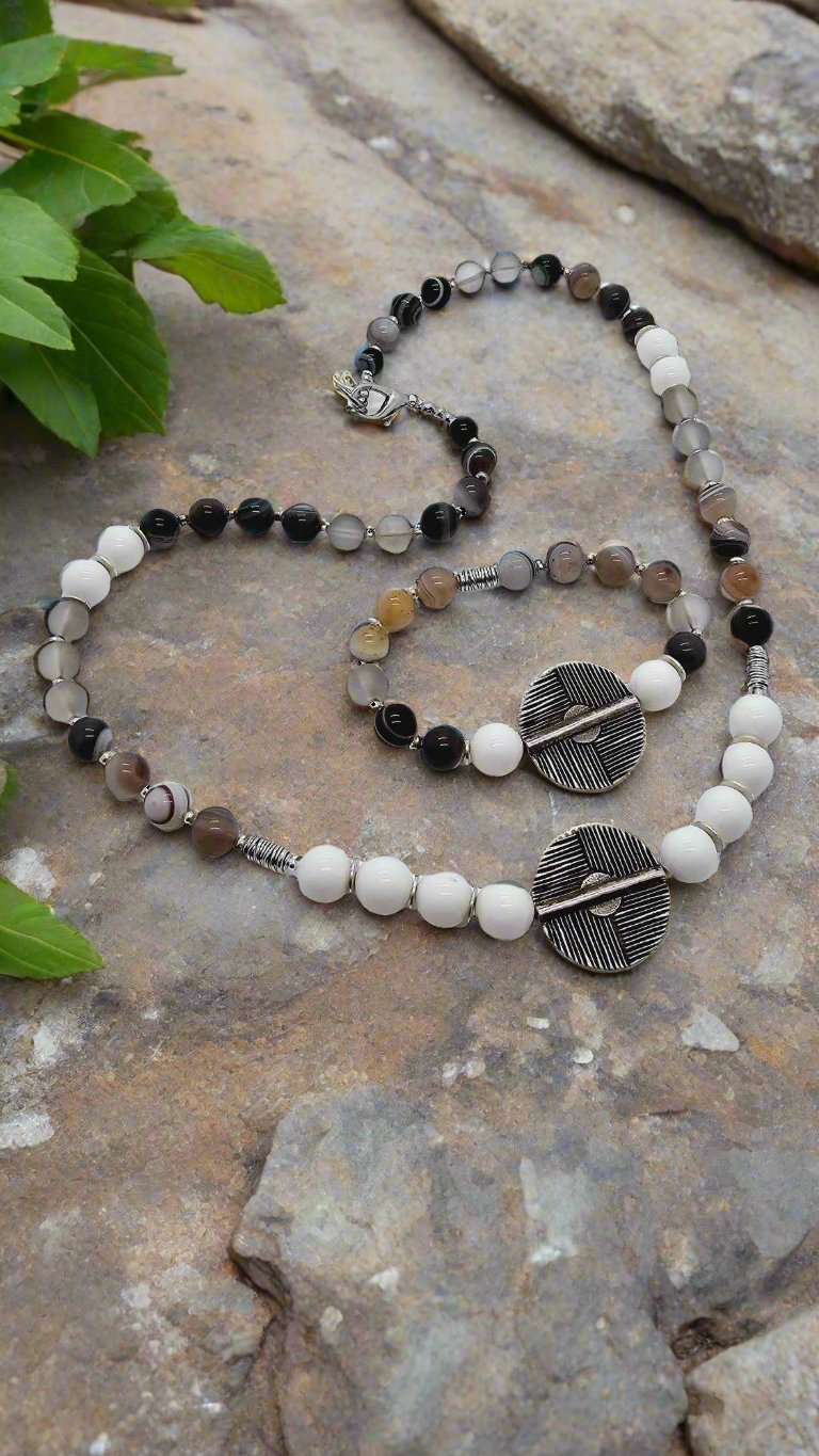 Persian Gulf Agate necklace set. (1259 Influencer)