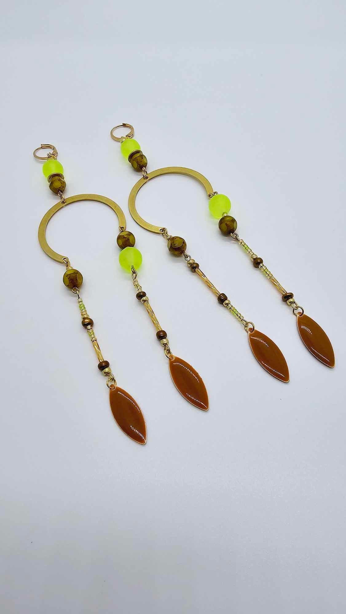 Neon green and brown earrings! (1270 Mosaic)