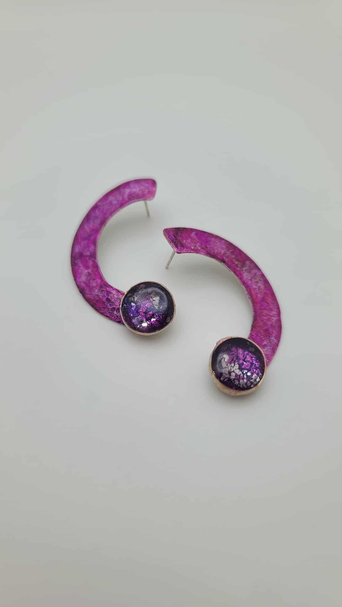 Fuchsia Arc Radiance Earrings (Short 1715)