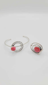 Silver Bracelet with circular pink charm (Bracelet 1515)