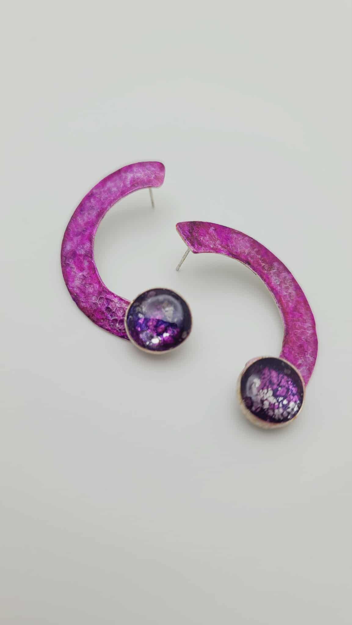 Fuchsia Arc Radiance Earrings (Short 1715)