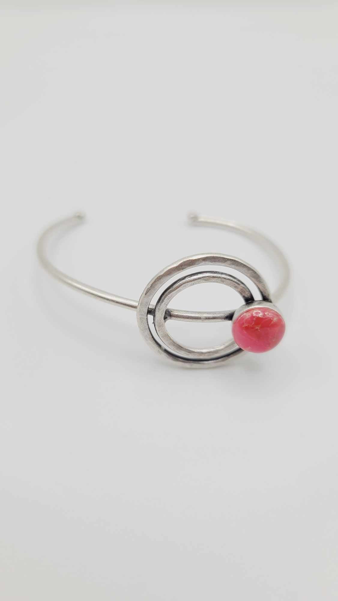 Silver Bracelet with circular pink charm (Bracelet 1515)