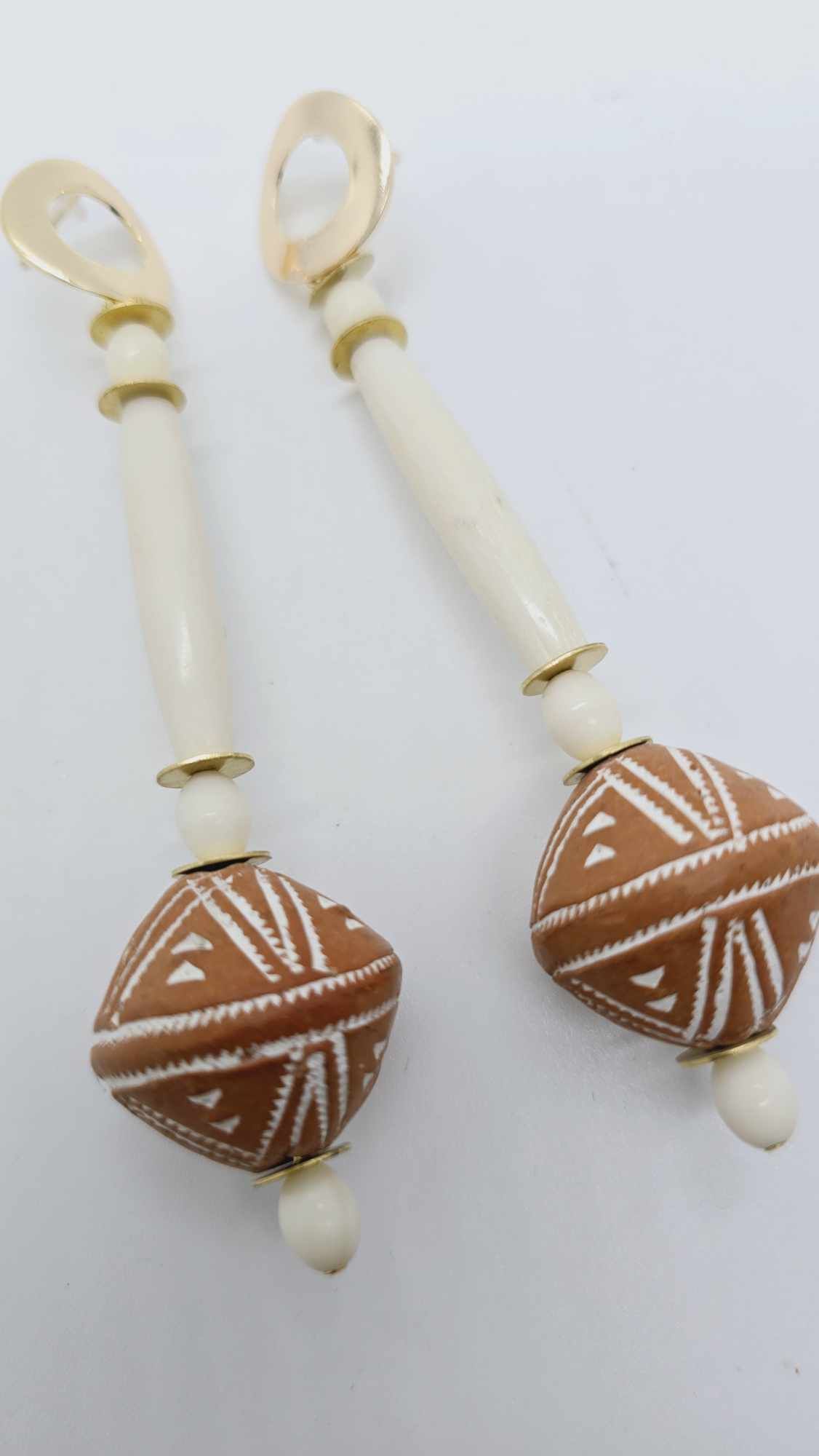 Tan and creme Earrings (Ethnix 1314)