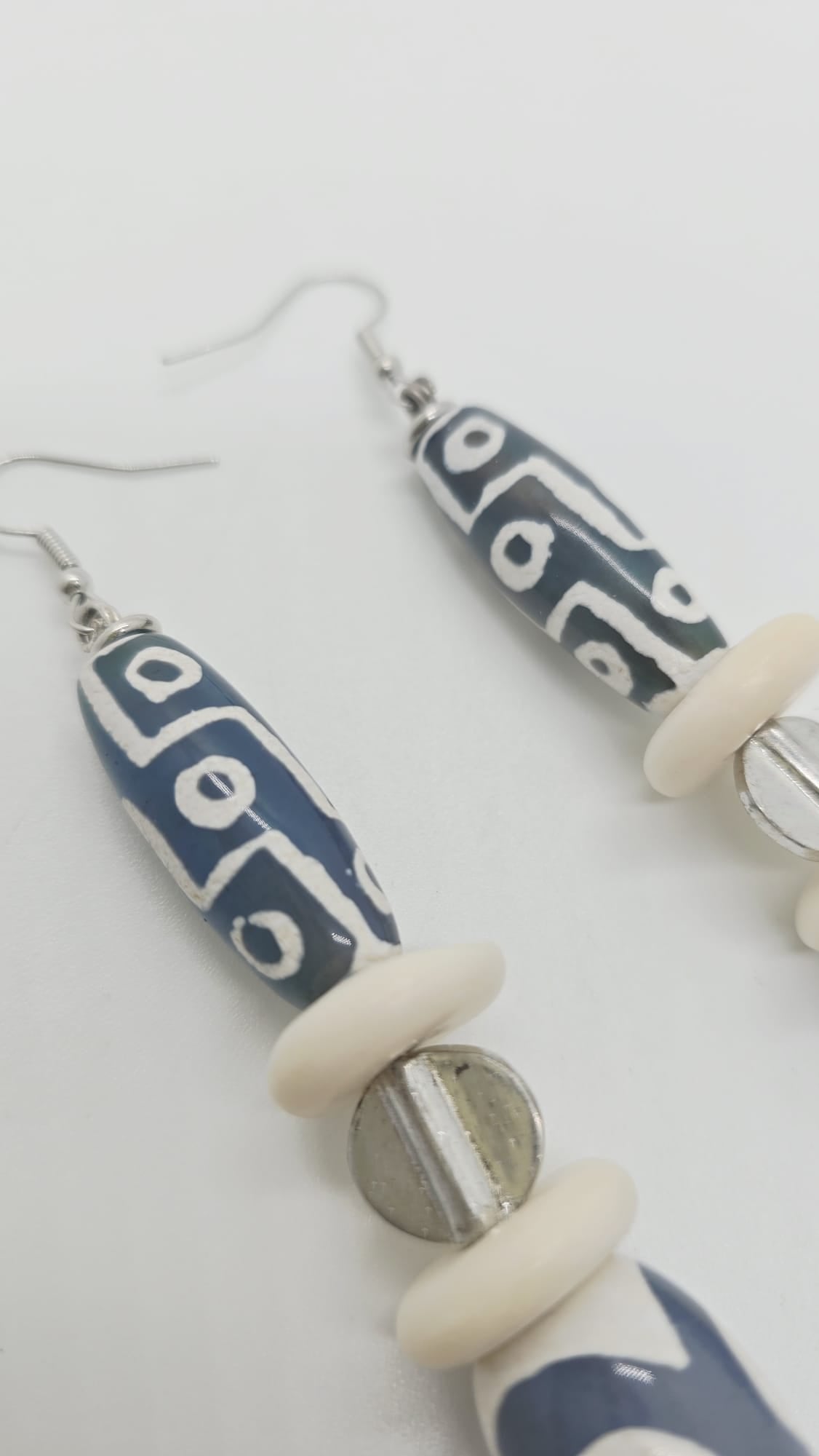 Grey and white earrings (Savage 1549)