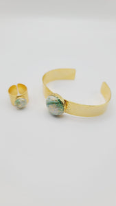 Gold Hammered Plated Brass Bracelet with green swirl clay (Bracelet 1513)