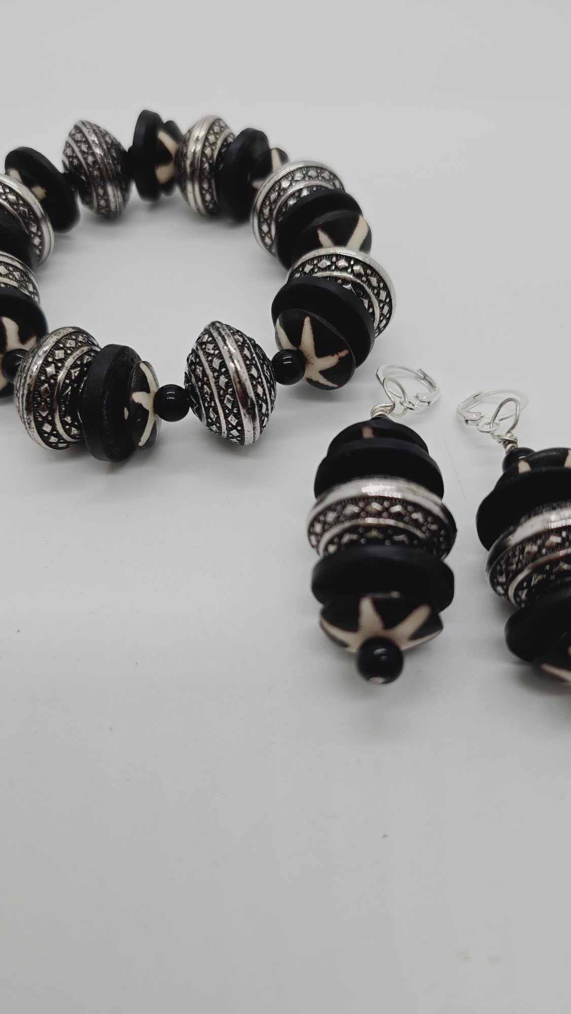 Silver and black Bracelet and earrings set (Ethnix 1311)