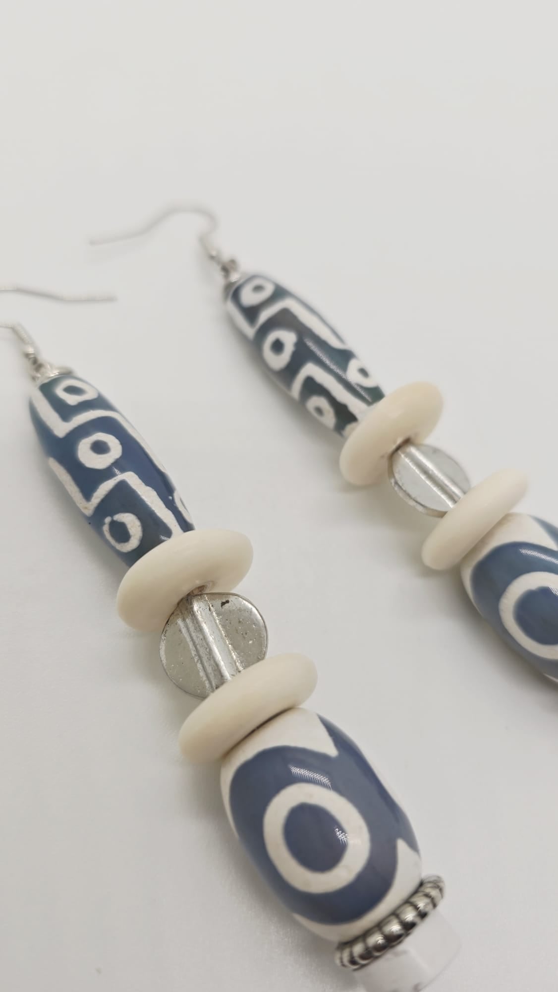 Grey and white earrings (Savage 1549)
