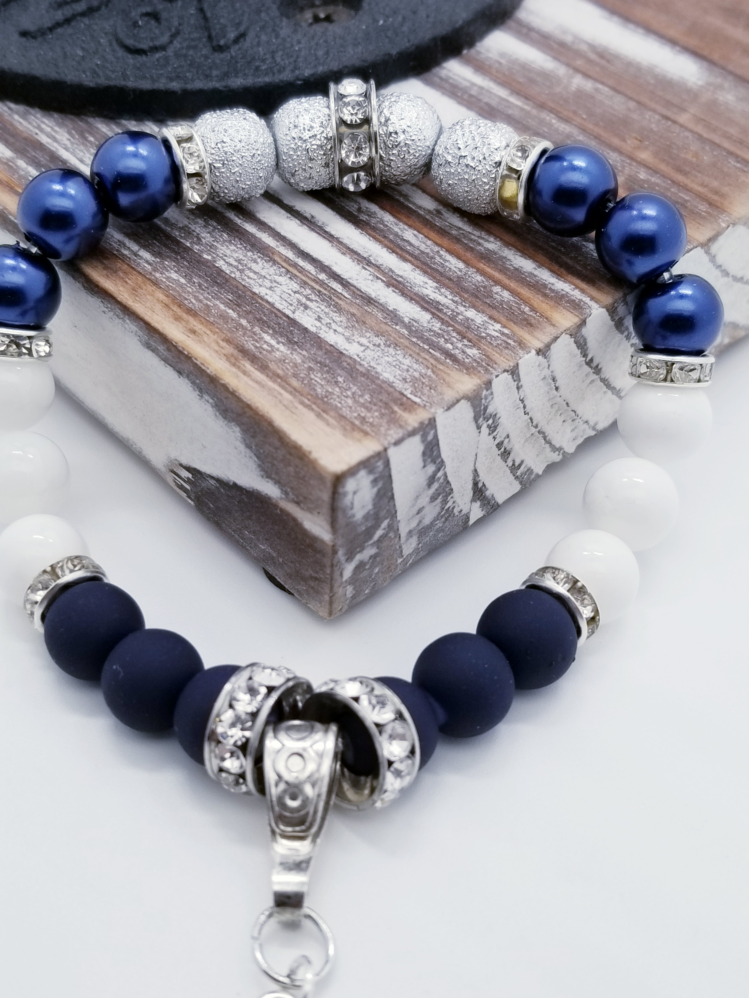 Integrity, Self Service, and Excellence (US Air Force core values) inspired bracelet to honor our troops, veterans, and the families that support them! "Air Force" charm with navy matte glass beads, white turquoise beads, indigo matte metallic beads, silver textured beads, and grade A rondel (silver rhinestone).